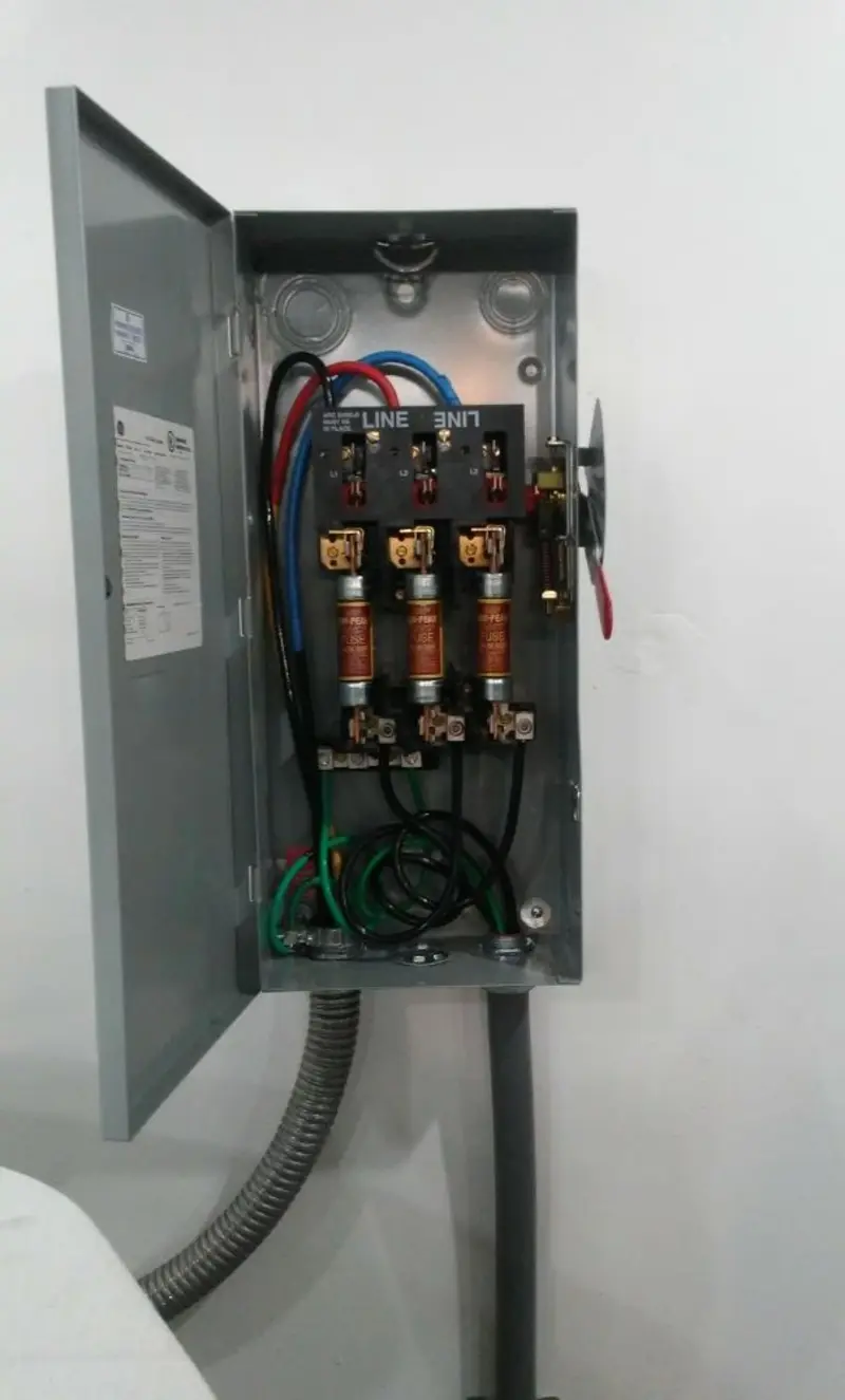 Three-phase disconnect switch installed for Electrical Wiring & Rewiring in Sweetwater